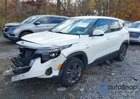 2021 Kia Seltos Lx z USA, uszkodzony, nr VIN KNDEPCAA4M7048057